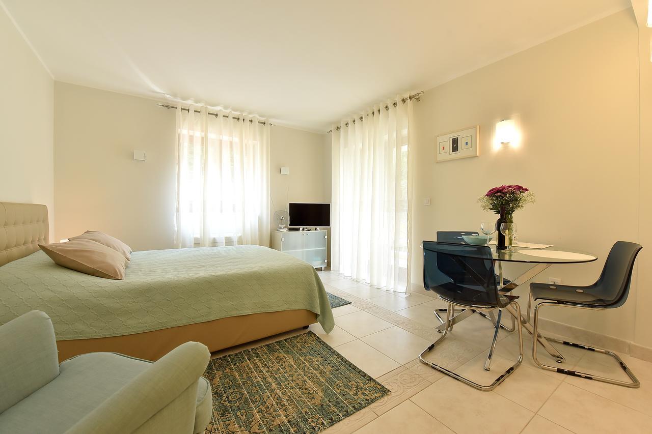 Apartment Maniva โกตอร์ ภายนอก รูปภาพ
