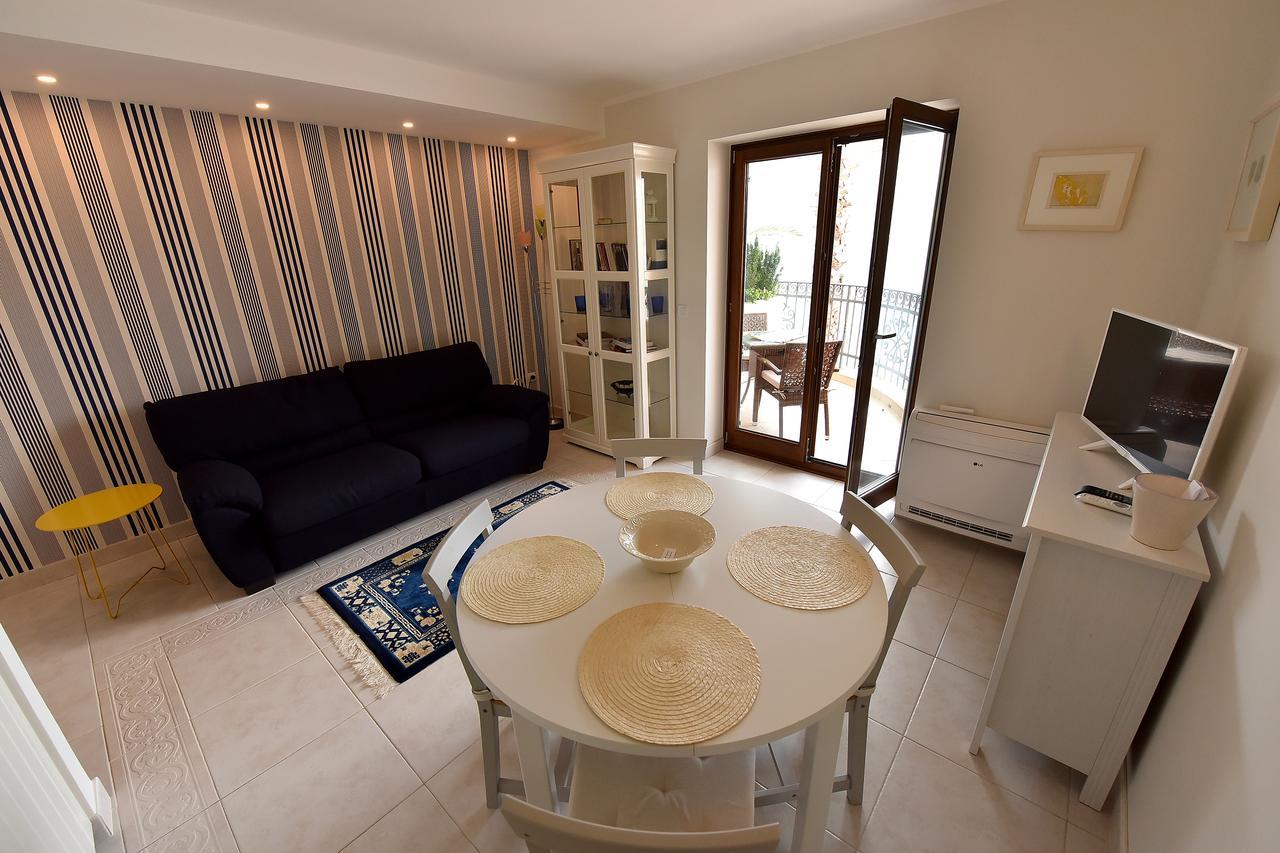Apartment Maniva โกตอร์ ภายนอก รูปภาพ
